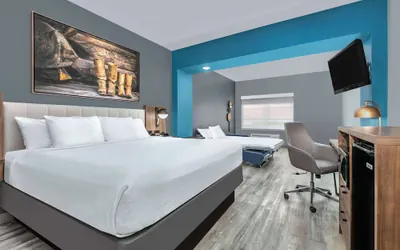 Photo 2 - La Quinta Inn & Suites by Wyndham Decatur