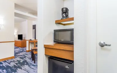 Photo 4 - Fairfield Inn & Suites by Marriott Madison East