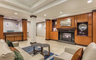 Photo 3 - Fairfield Inn & Suites by Marriott Madison East