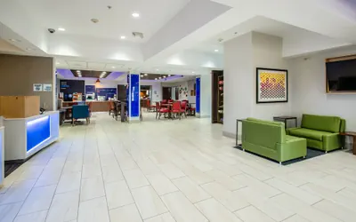 Photo 4 - Holiday Inn Express & Suites Olathe South by IHG
