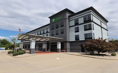 Photo 2 - Holiday Inn St. Louis Fairview Heights by IHG