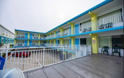 Photo 5 - Tropicana Motel