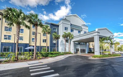 Photo 2 - Fairfield Inn & Suites by Marriott Naples