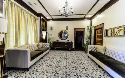 Photo 3 - Hotel DeFuniak