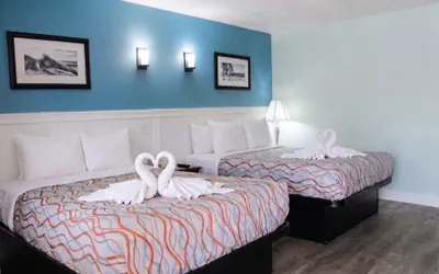 Photo 5 - Colonial Inn Motel