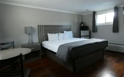 Photo 2 - Aquastar Inn