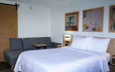 Photo 3 - Waterfront Inn PHL Airport