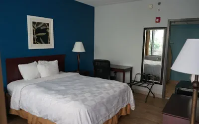 Photo 5 - Waterfront Inn PHL Airport