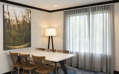 Photo 4 - Fairfield Inn & Suites by Marriott Milwaukee Airport