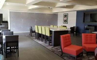 Photo 5 - La Quinta Inn & Suites by Wyndham Tyler South