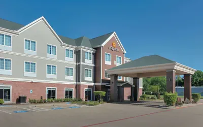 Photo 2 - La Quinta Inn & Suites by Wyndham Tyler South