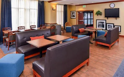 Photo 2 - Hampton Inn Evanston