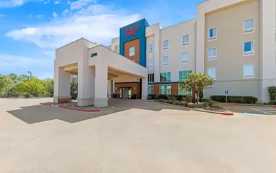 Photo 2 - Hampton Inn & Suites Palestine