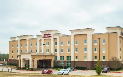 Photo 2 - Hampton Inn & Suites Palestine