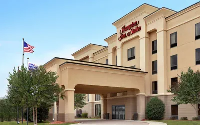 Photo 2 - Hampton Inn and Suites Pine Bluff
