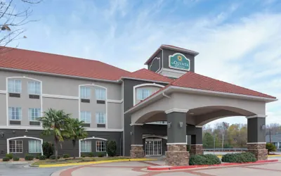 Photo 2 - La Quinta Inn & Suites by Wyndham Macon West