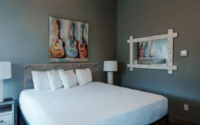 Photo 3 - Price Pointe Inn