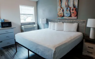 Photo 4 - Price Pointe Inn