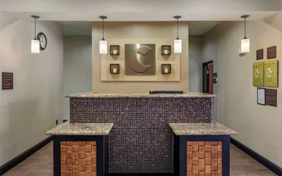 Photo 4 - Comfort Inn & Suites Paris