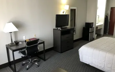 Photo 5 - Lea County Inn
