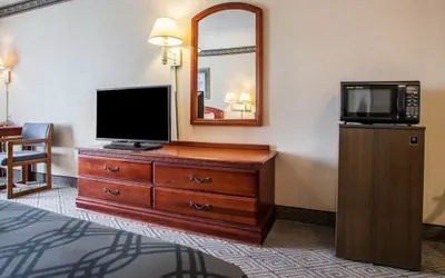 Photo 5 - Rodeway Inn & Suites Milwaukee Airport