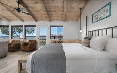 Photo 4 - Sky Ranch Lodge