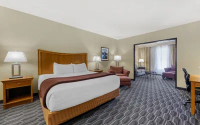 Photo 5 - Best Western Plus Swiss Chalet Hotel & Suites