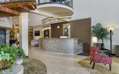Photo 4 - Best Western Plus Swiss Chalet Hotel & Suites