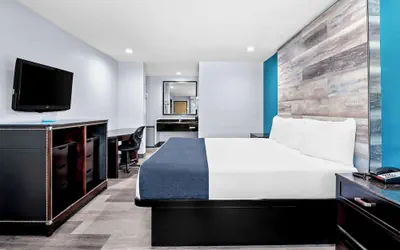 Photo 3 - SureStay Hotel by Best Western Buena Park Anaheim