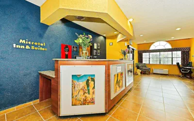 Photo 4 - Microtel Inn & Suites by Wyndham New Braunfels