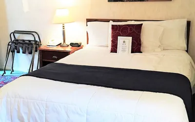 Photo 5 - Cedar Motor Inn