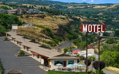 Photo 2 - Celilo Inn