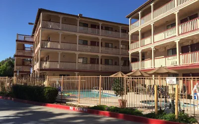 Photo 2 - Heritage Inn La Mesa