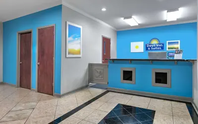 Photo 5 - Days Inn & Suites by Wyndham Cabot