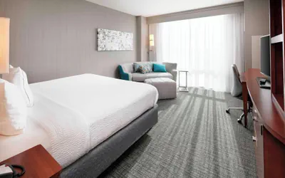 Photo 2 - Courtyard by Marriott Indianapolis Downtown