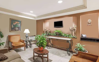 Photo 3 - Travelodge Inn & Suites by Wyndham Albany
