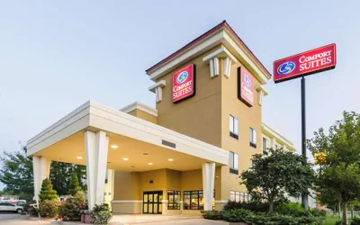 Photo 2 - Comfort Suites Salina South