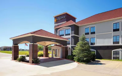 Photo 2 - La Quinta Inn & Suites by Wyndham Woodward