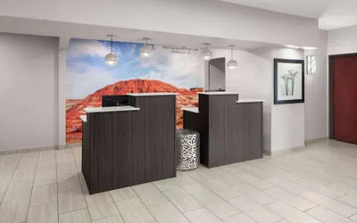 Photo 4 - La Quinta Inn & Suites by Wyndham Woodward