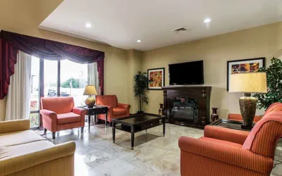 Photo 4 - Comfort Suites Waycross