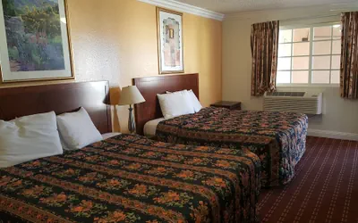 Photo 2 - Royal Inn Motel Long Beach