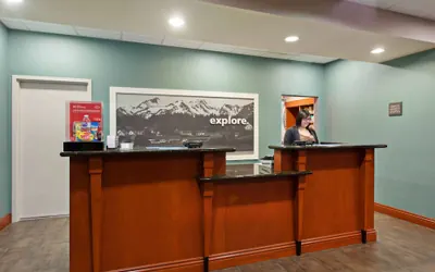 Photo 3 - Hampton Inn & Suites Clovis-Airport North