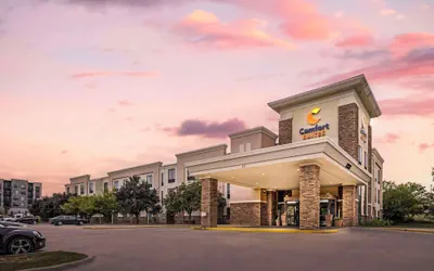 Photo 2 - Comfort Suites East Lincoln - Mall Area