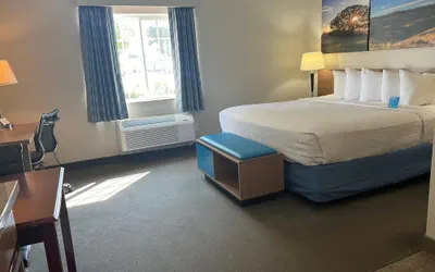 Photo 4 - Days Inn & Suites by Wyndham Columbus NE