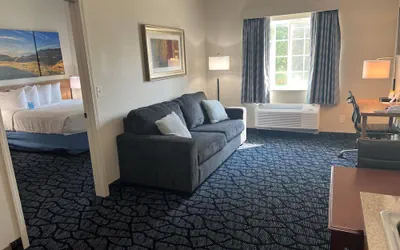 Photo 5 - Days Inn & Suites by Wyndham Columbus NE