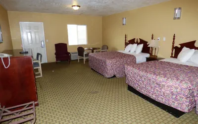 Photo 5 - Economy Inn & Suites
