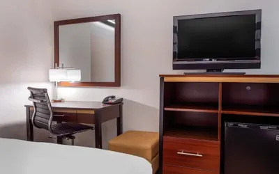 Photo 5 - Avion Inn Near LGA Airport, an Ascend Collection Hotel