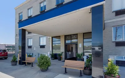 Photo 2 - Avion Inn Near LGA Airport, an Ascend Collection Hotel