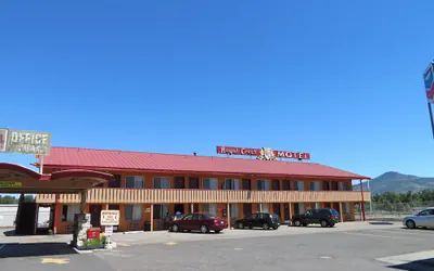 Photo 2 - Royal Crest Motel