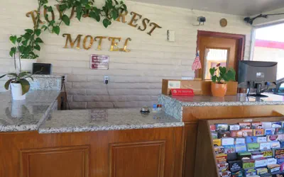 Photo 4 - Royal Crest Motel